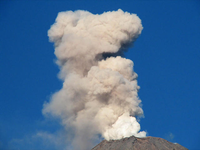 Volcan Colima ash and steam eruption